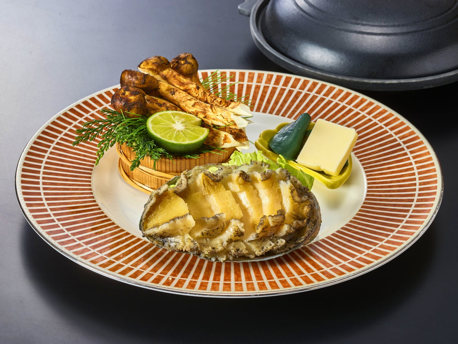 【イベントレポート】「とろ～り月見」シリーズ8月27日全国販売開始！Chief Tamago Officerに就任した“なかやまきんに君”がたまごの衣装で登場！持ちネタで月見商品の魅力を全力PR！