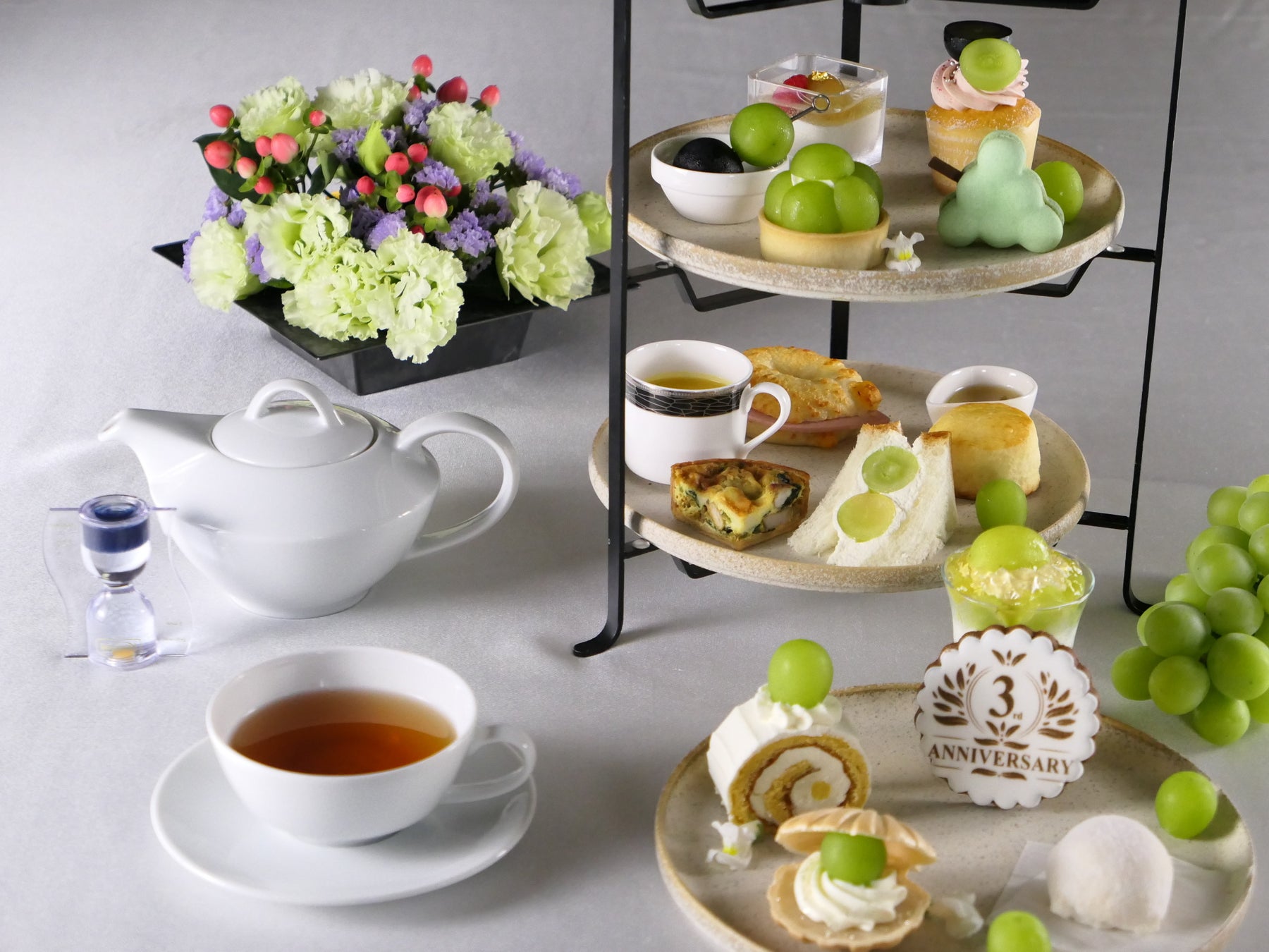 子育て×仕事に奮闘中の3児のママ 横澤夏子さんと鈴木亜美さん「自分へのプレミアムなご褒美」をテーマにスペシャルトークセッションを実施キンレイ『お水がいらないプレミアム』新商品発表会