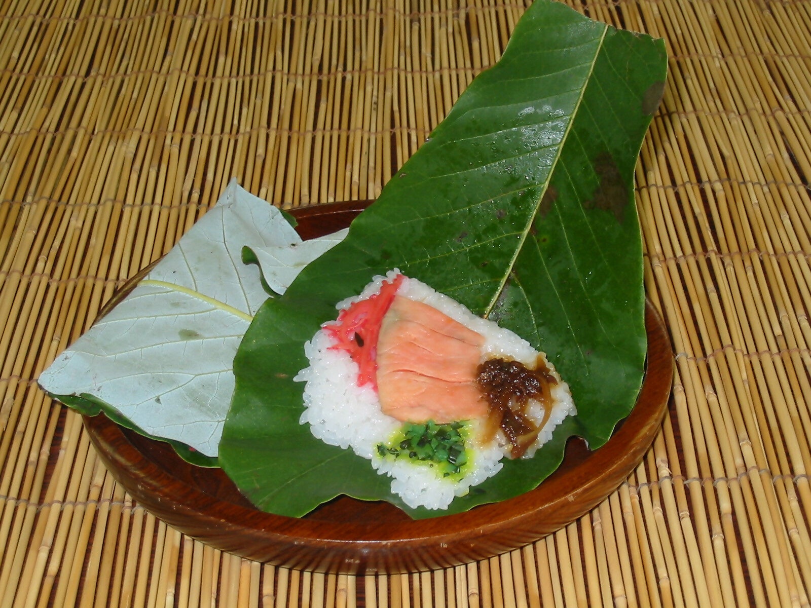 ほろ苦いチョコクッキー生地に、爽やかなパイナップルジャムとフルーツが相性抜群！ ゴディバ「パイナップルケーキ」発売