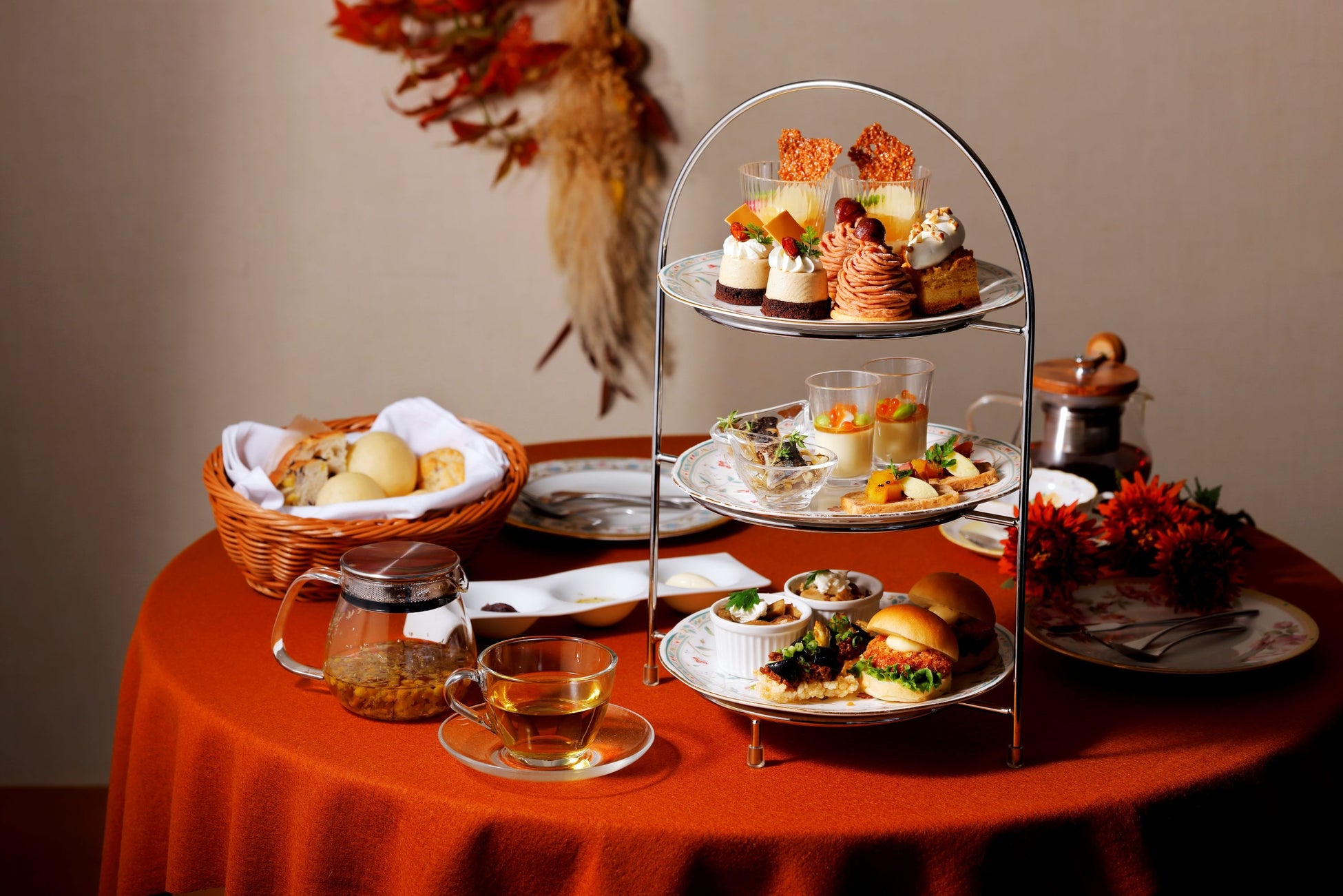 【都ホテル 尼崎】世界初の頭蓋骨博物館「シャレコーベ・ミュージアム」と初コラボ!ハロウィーンアフタヌーンティーを販売