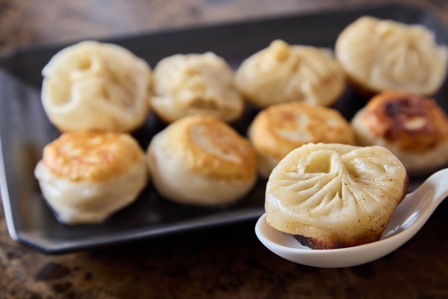 秋葉原のメイドカフェ『MAID MADE（メイドメイド）』が人気イラストレーター『羽々倉ごし』とコラボ！描きおろしイラスト使用のタペストリーフレームが登場