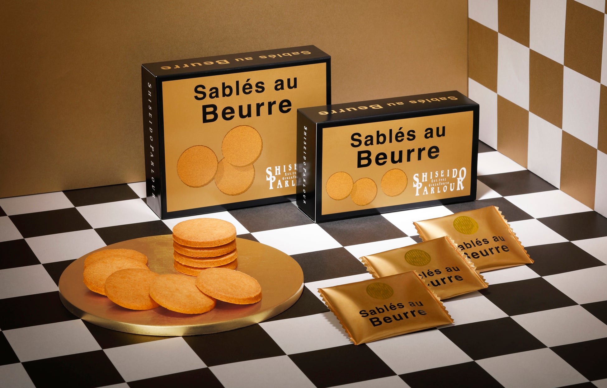 【不二家】人気キャラクターが仲間入りし、台紙デザインもリニューアル！ 「アンパンマンペロペロチョコ」にコキンちゃんが登場！