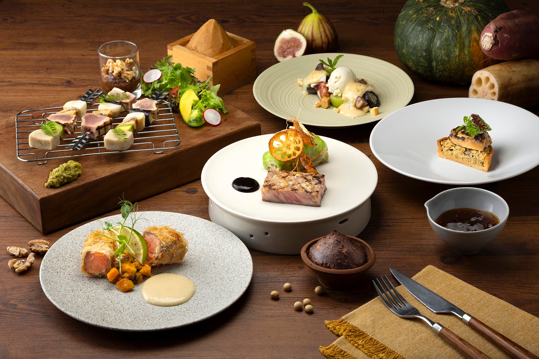 イラストレーターOmochiとフォションホテル京都が不思議の国のティーパーティーへ誘うハロウィンアフタヌーンティー、10月7日より提供スタート