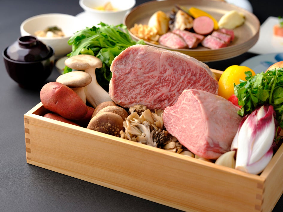 【コートヤード・バイ・マリオット 白馬】肉厚なジャンボ椎茸を贅沢に挟んだ 秋らしいグルメバーガー「信州産きのこ尽くしのマウンテンバーガー」を発売