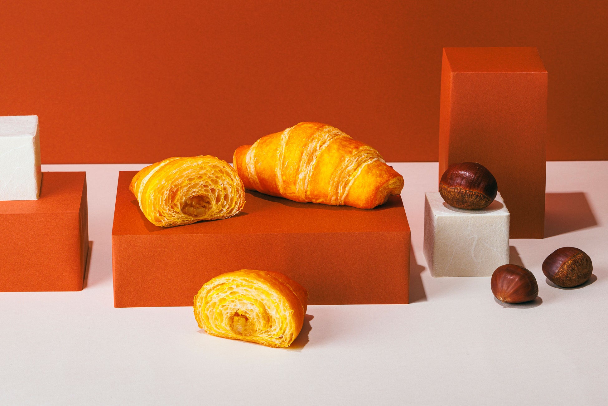 【期間限定】バニラ香る、ふんわりブッセ。北海道産小麦×マダガスカル産バニラで仕立てた新商品。「VANI(バニ)」から「バニラブッセ」を新発売いたします!