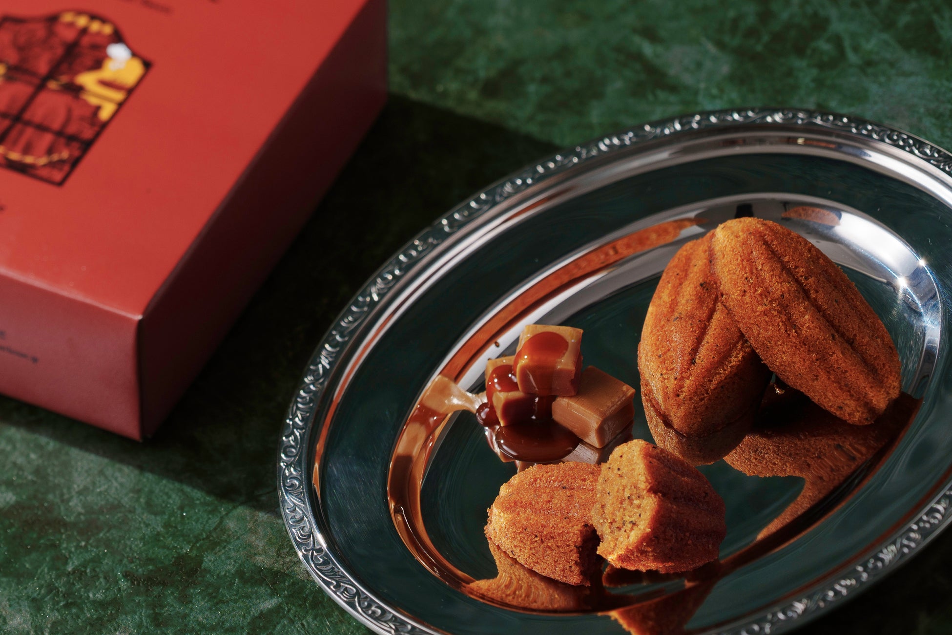 BAGEL & BAGEL から新商品が登場! 一足早い秋の訪れ、「紫いもとホワイトチョコレート」ベーグルと、旨みたっぷりの淡路島産玉ねぎを使ったベーグルバーガーを期間限定で販売します!