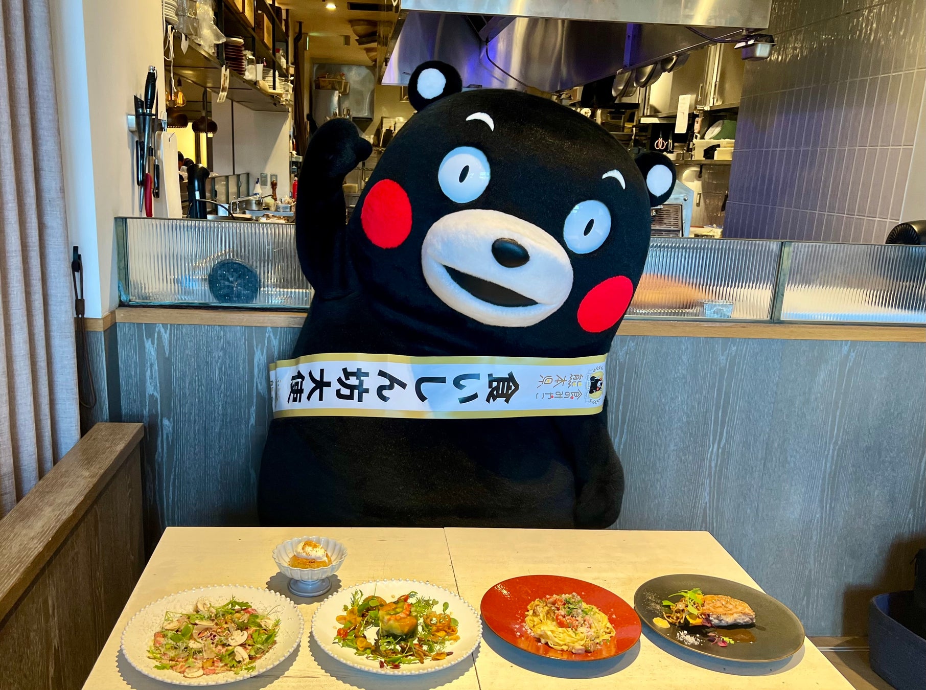 人類みな麺類がケンミン食品とコラボレーション！万博で話題の小麦を使わないグルテンフリーの麺「GF中華麺」を9月1日から提供開始。