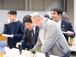 つくば駅 出口直結！「BBQ DAYS トナリエつくばスクエア」　★ 9月は秋の味覚×BBQエビ祭りを開催！《9月末まで》