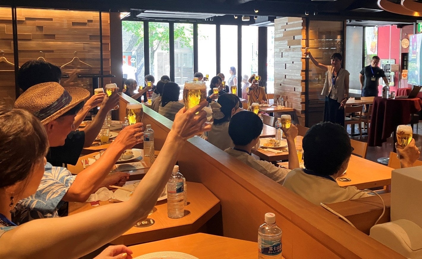 【「カルビーポテトチップス」発売50周年記念イベント】 東京駅に巨大なポテトチップスのフォトブースが登場!「全国感謝いっぱいサンプリング」を実施・ファンの声から生まれた「感謝のほたてしお味」が本日発売