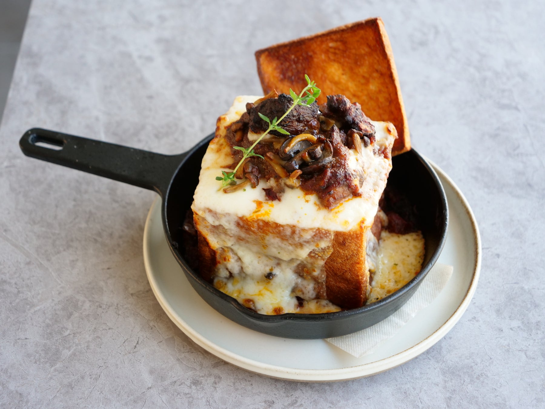 リブランディングされた泡盛「しまぐみ」がふるさと納税の返礼品に登場