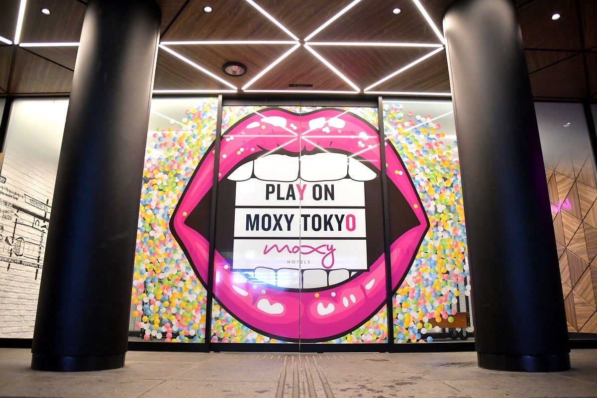 カフェunimoccより”飲む名画”の新商品!神戸市立博物館「大ゴッホ展 夜のカフェテラス」タイアップドリンクが期間限定で登場。