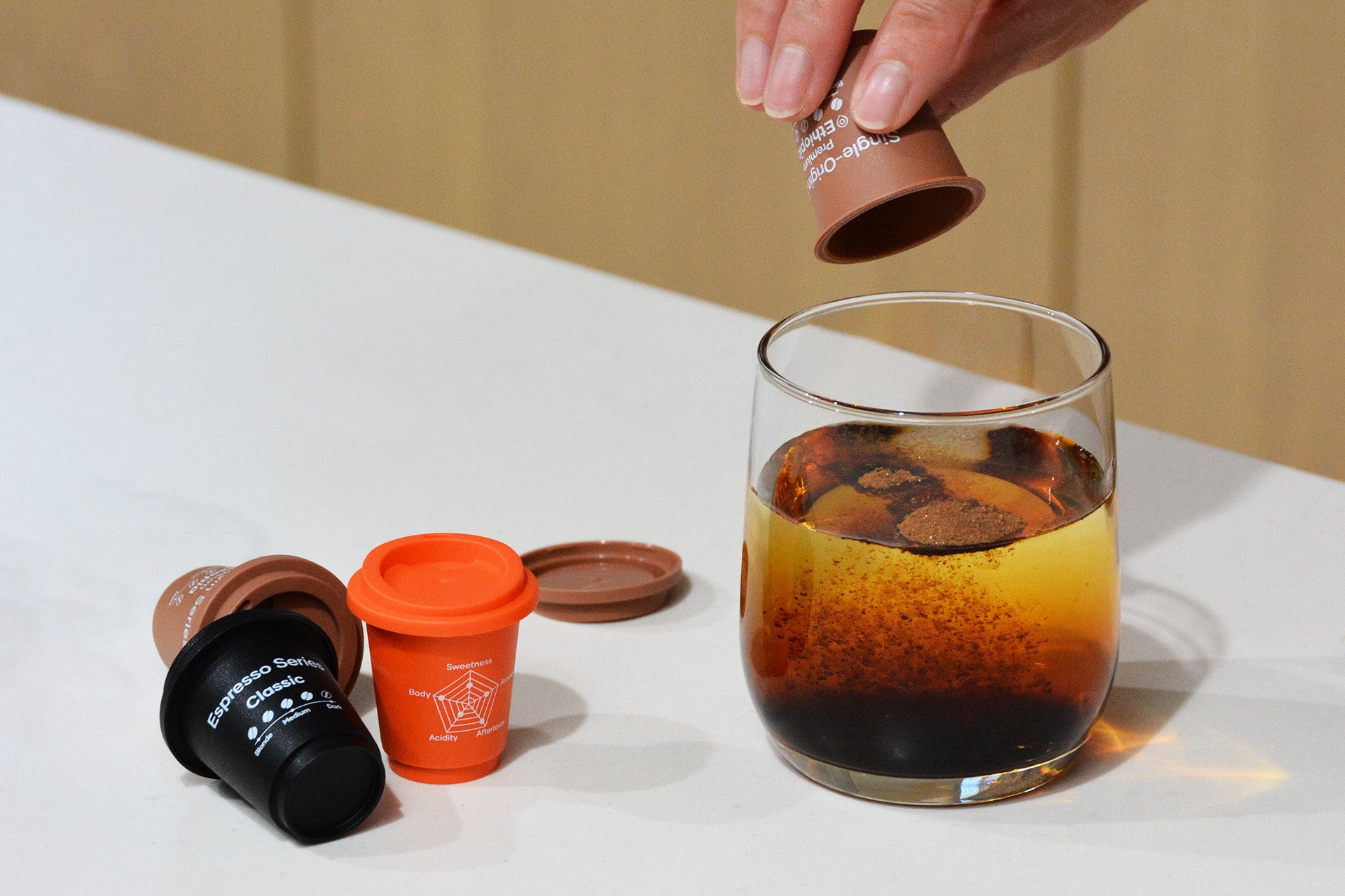 無添加クラフトアイスクリーム「HANDELS VÄGEN」より、この季節だけのちょっと特別なフレーバーが2025年9月18日(木)より販売開始。