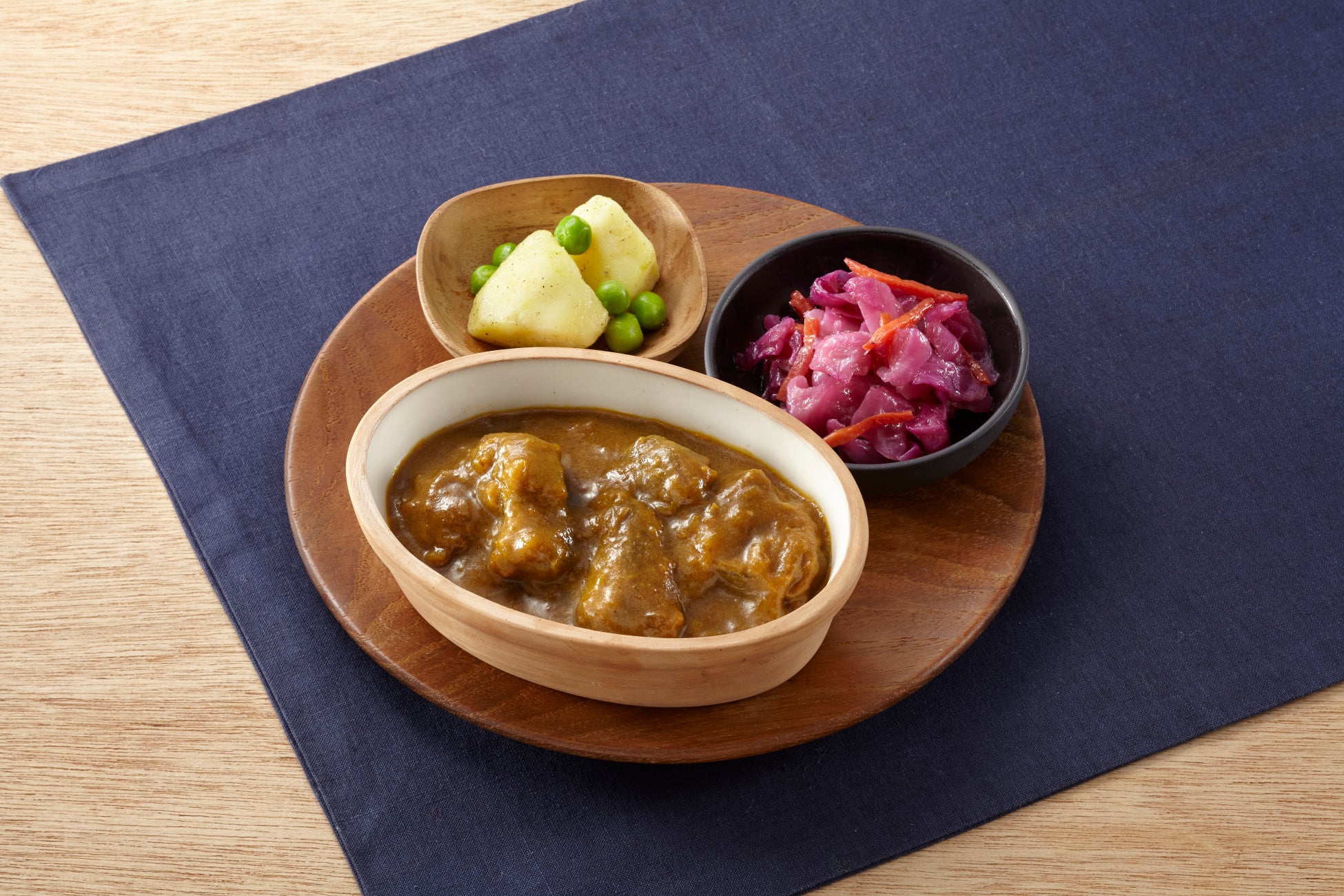 【ウェスティンホテル東京】栗、りんご、ナッツなどの味覚を上質なバターやチョコレートとともに、5種類の秋を楽しむスイーツのコレクション