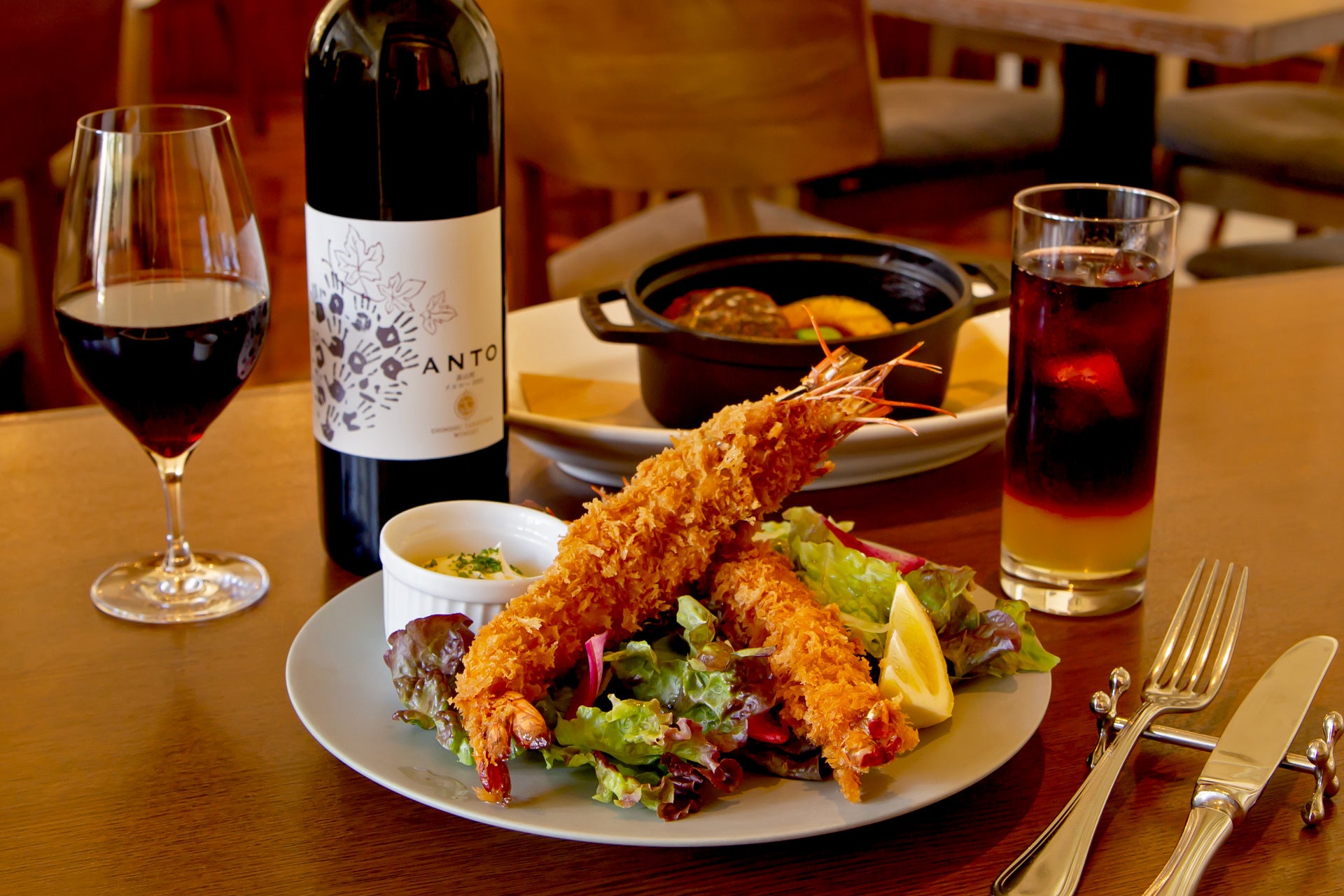 BOSS×ドラクエ　「FC版『ドラゴンクエストⅢ』の世界を支える人、全員数えてみた」屋外広告掲出