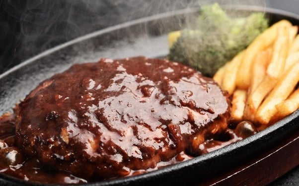 秋の味覚“栗”“ぶどう”“紫芋”“りんご”などを取り入れて仕上げた秋色スイーツが勢揃い！『Autumn Harvest Afternoon Tea』販売