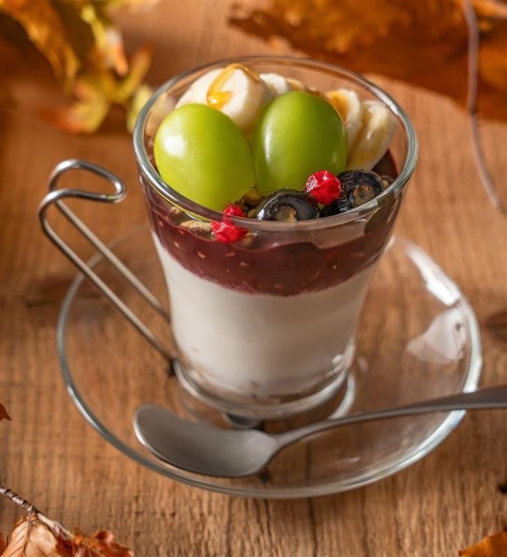 「喫茶」と「バー」を独自の視点で再編集した、過ごし方・時間帯で表情を変えるコーヒー・バー&ラウンジ「LOOPS」が2025年9月12日(金)、「NEWoMan TAKANAWA」内にオープン