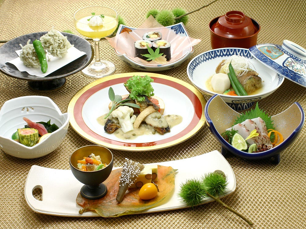 ザクザク食感な新メニューはいかが？カリフォルニア発プレミアムバーガーショップ「カールスジュニア®」より秋の期間限定メニューが9月16日（火）から登場