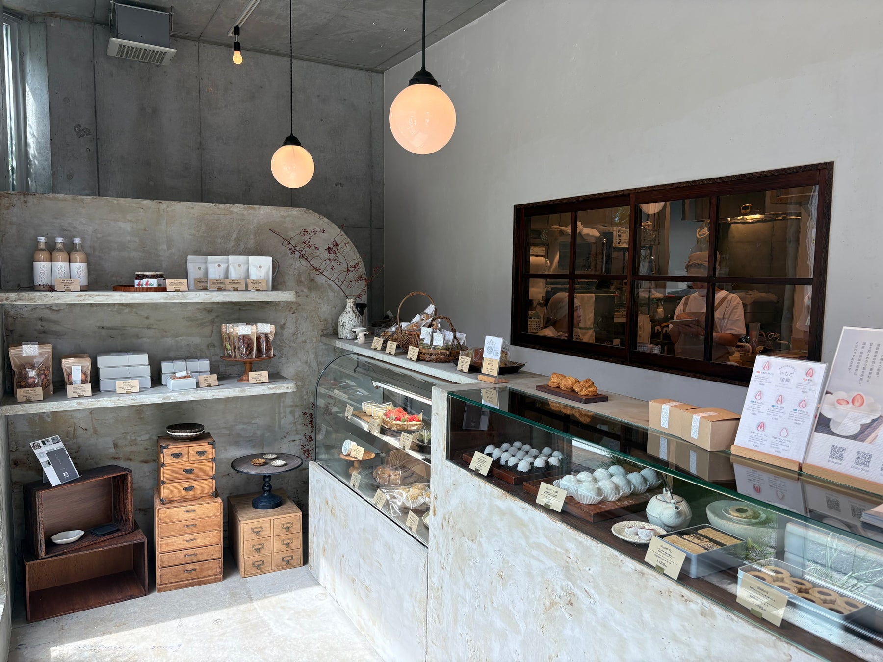 【新発売】神戸ポートピアホテルオリジナルはちみつ梅酒『百花梅和（ひゃっかうめなごみ）』　地域の恵みをつめ込んで―ホテルのはちみつと神戸市産ブドウのブランデーを配合した、神戸産梅酒