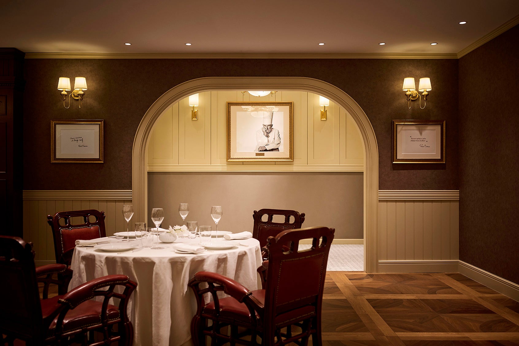 【La RINAカフェ】金沢ゆかりの版画と染色――「素材」と「ゆらぎ」を主役に据えた月替わり個展を開催。屋良優奈『喫茶ロサスピーナ』（開催中）、石井佑宇馬『貝は遠音にこたふ。』（10/28～）