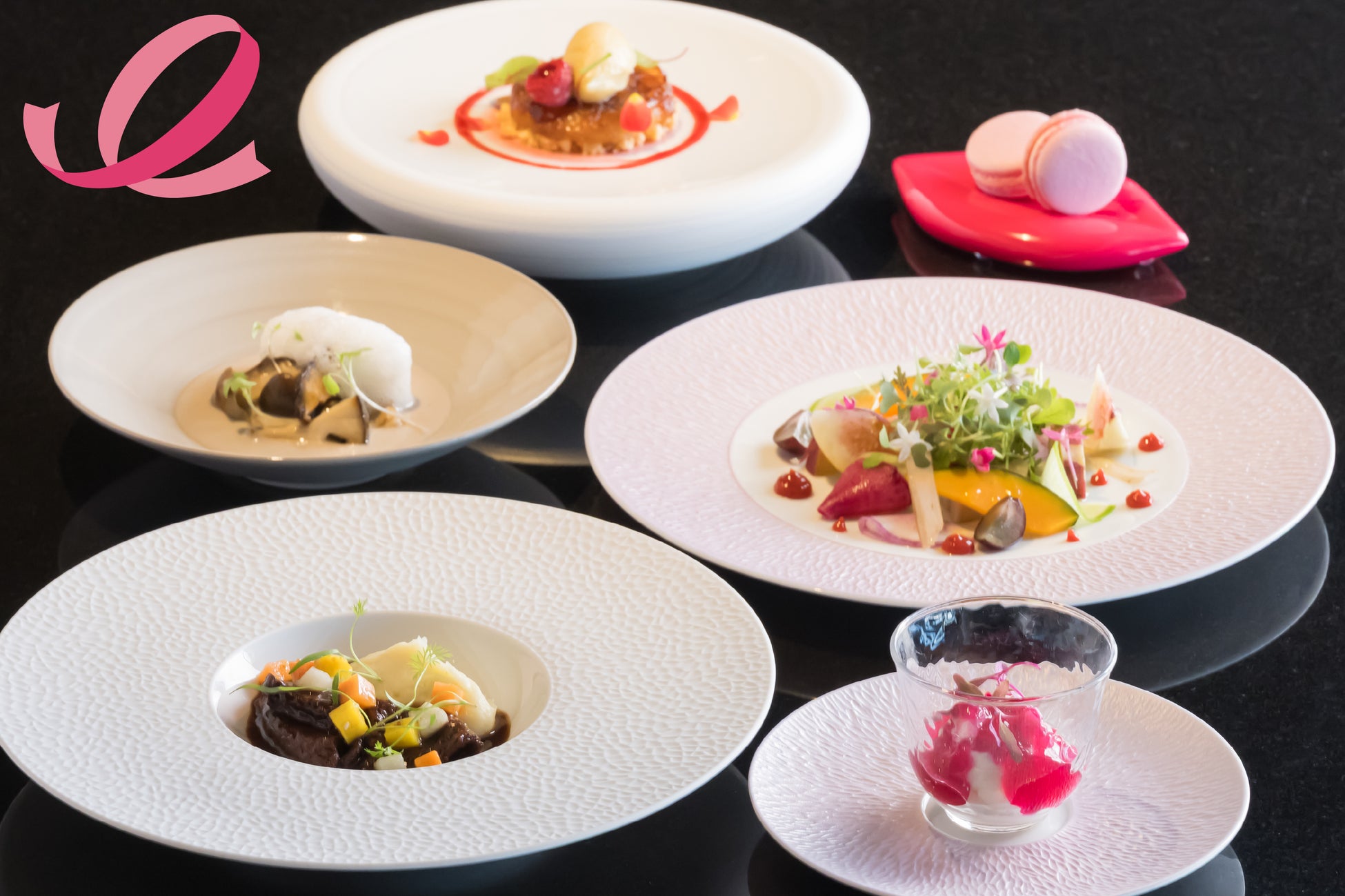 ホテルグランバッハ東京銀座 | ふたつの秋の味覚が織りなすハーモニーと、秋色のレイヤーが美しい「グランバッハ パフェ ‐栗と洋梨のパフェ-」を発売