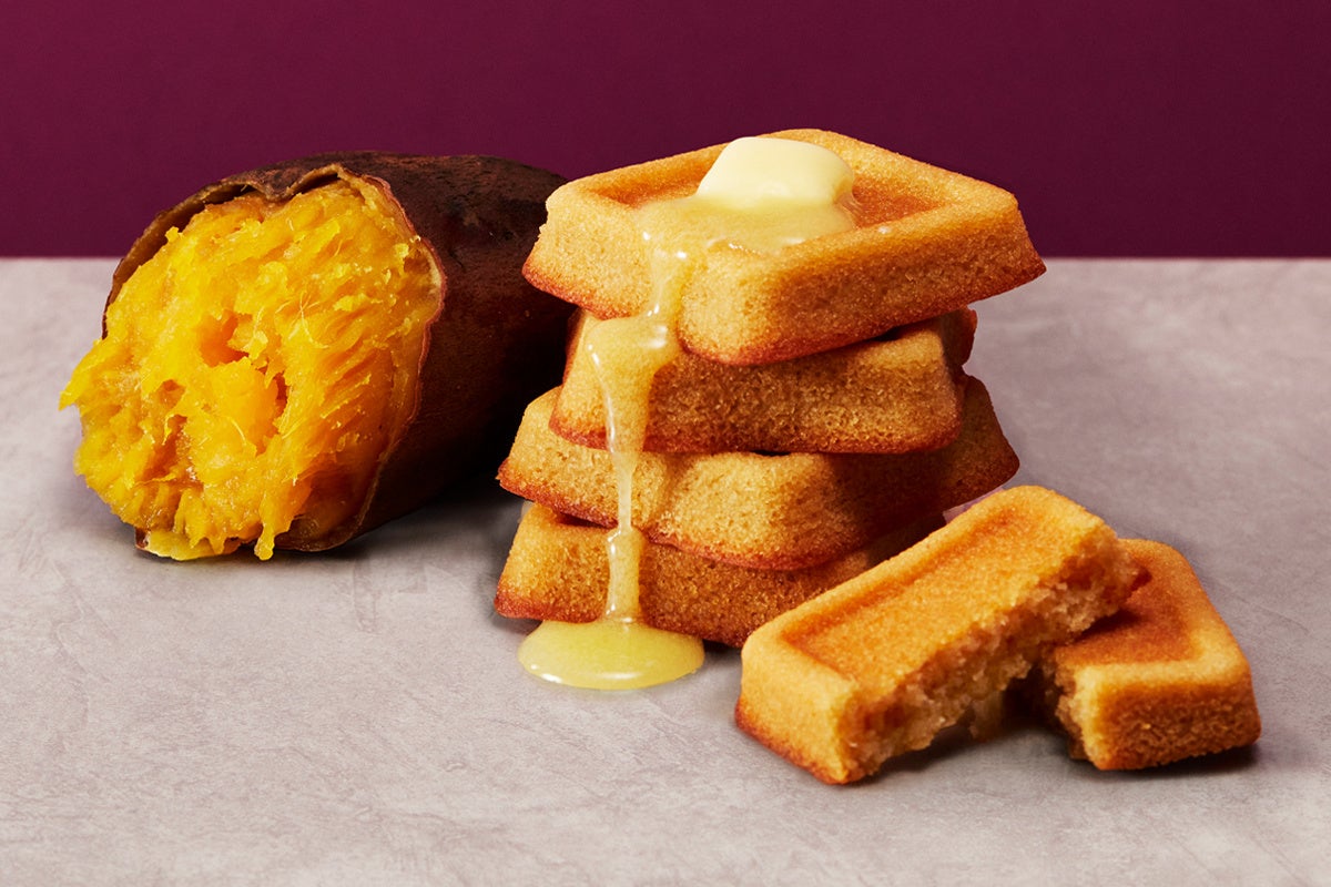 まるでモンブランケーキ!秋の実りを贅沢に味わうシュークリーム1日約45,000個販売した“渋皮栗のモンブランシュー”が10月限定で登場