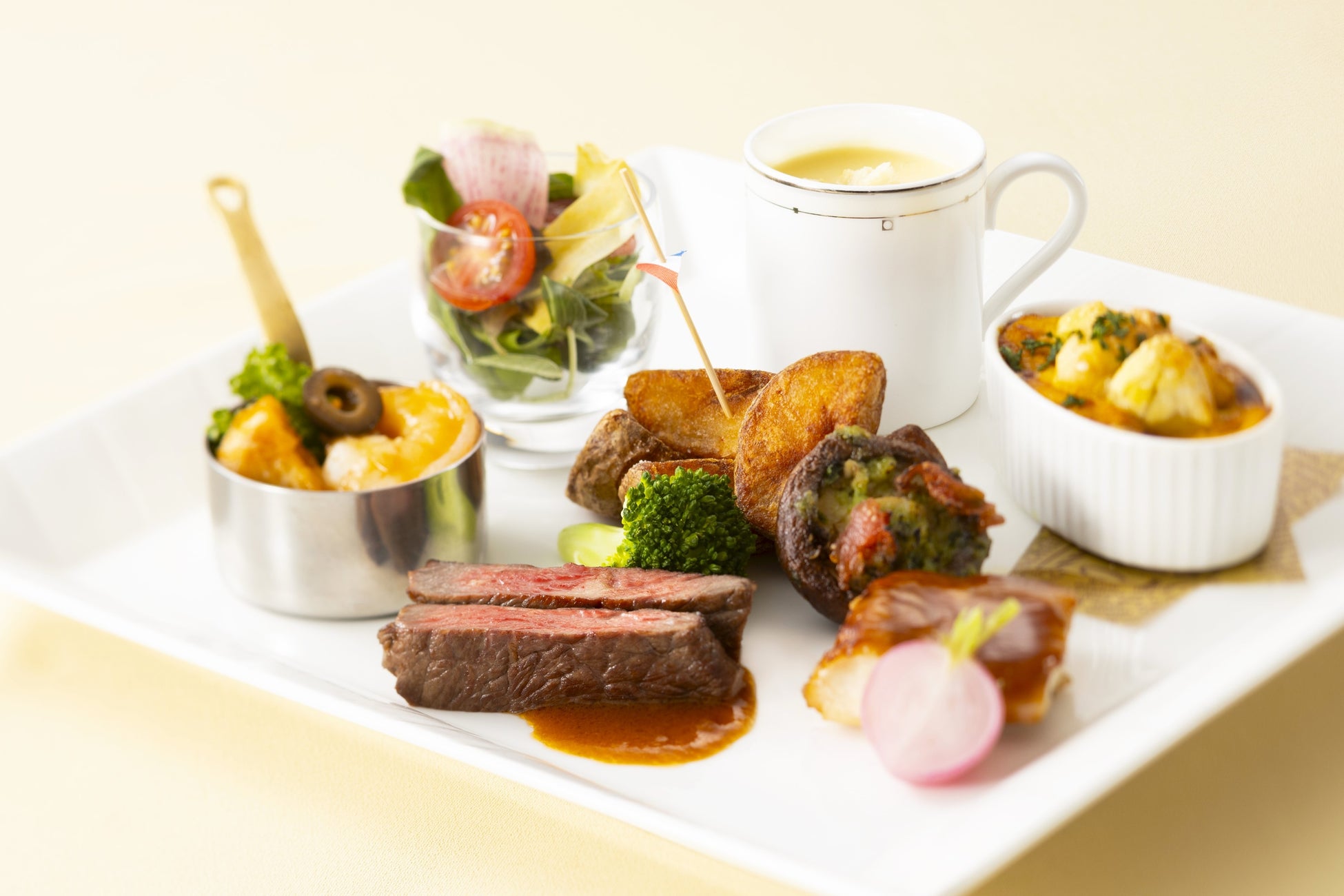 秋の宝石「マロン」の魅力に溺れるアフタヌーンティー「Marron Collection」が土休日限定開催和栗やフランス産マロンのスイーツの数々にモンブランパフェもセットで大満足なティータイムを