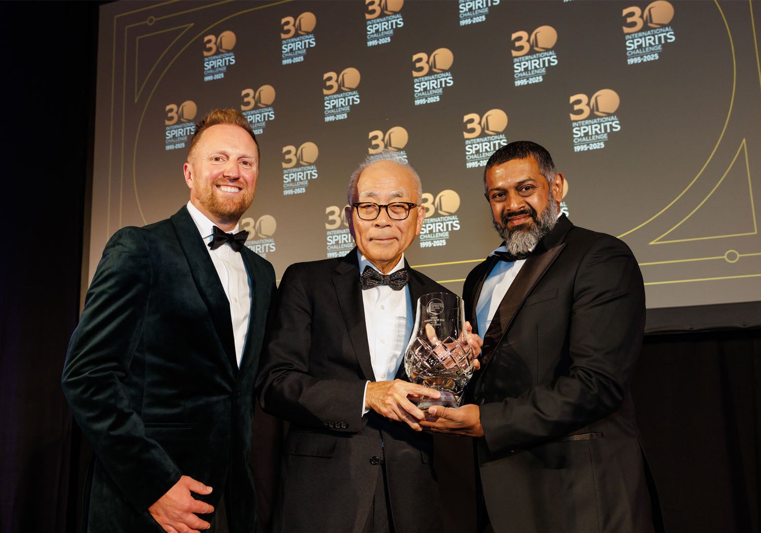 インターナショナル・スピリッツ・チャレンジ（ISC）2025で「屋久島 大自然林 麦」が3年連続、部門最高賞『トロフィー』を受賞