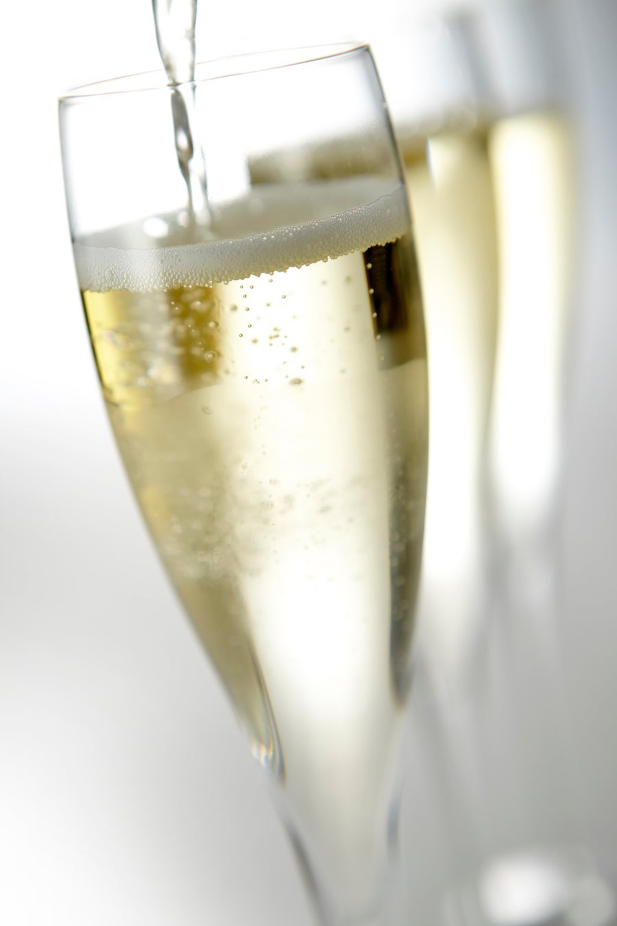 ＜丸亀製麺には、すべての店に麺職人がいる。＞ 日々、技と感性を研ぎ澄ます麺職人※1たちが毎日粉から打つ 打ち立て・生の「最高の一杯」でお客さまに感動体験を