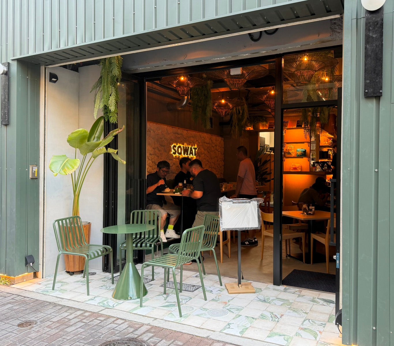 【ココイチ】秋の限定メニュー オマール海老のうまみたっぷりの「THE海老カレー」と店舗限定「豚玉あんかけカレーうどん」を10月1日に販売開始