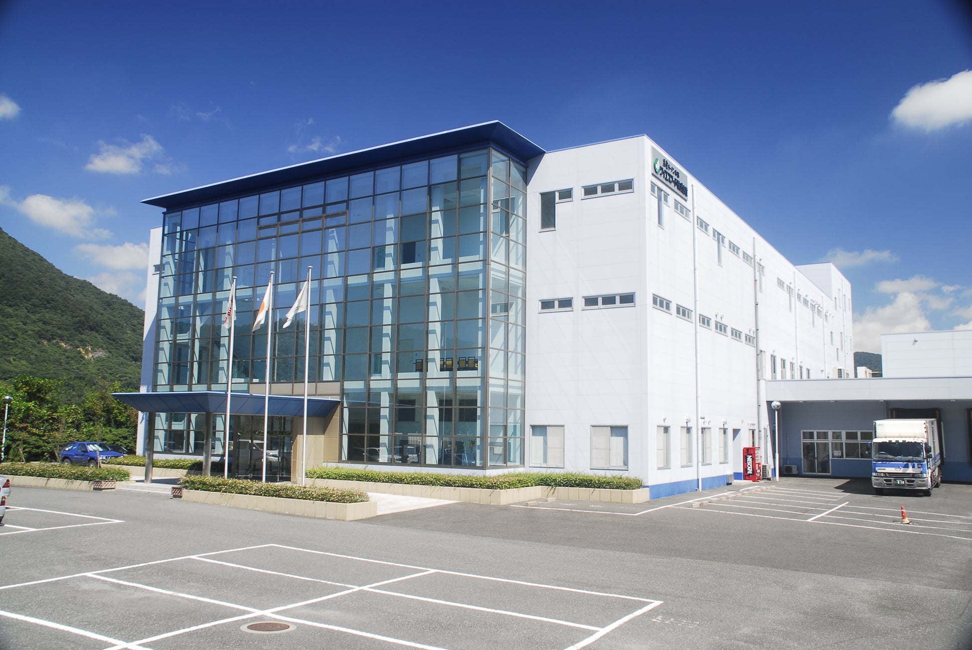 鳥貴族、アーバンリサーチ大阪発祥コラボで初のアパレル商品「鳥貴族× URBAN RESEARCH 2025 EXCLUSIVE COLLECTION」発売決定！