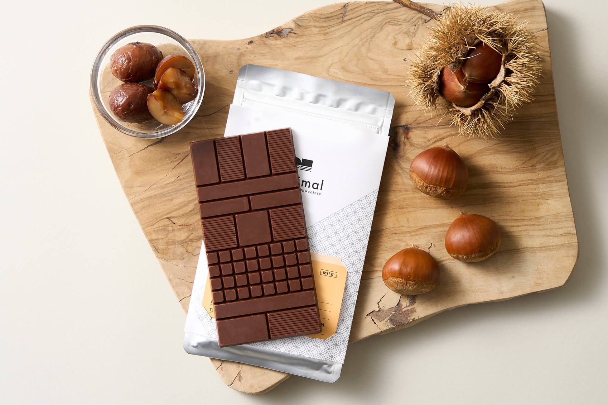 さかなクンも「ギョギョうま！」ヘルシー感覚のおさかなのスナック菓子『素材市場 いわしのスナック』6袋入りパックが定番に！