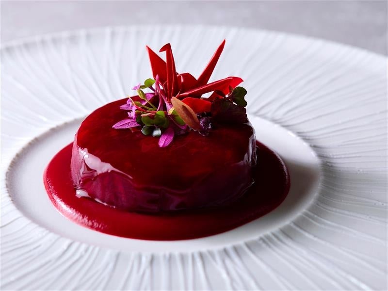 スカイラウンジ「ベイ・ビュー」に、秋の夜長を彩るイブニングハイティーが新登場　横浜の夜景とともに味わう大人の秋の集い　“モエ・エ・シャンドン”のフリーフローも