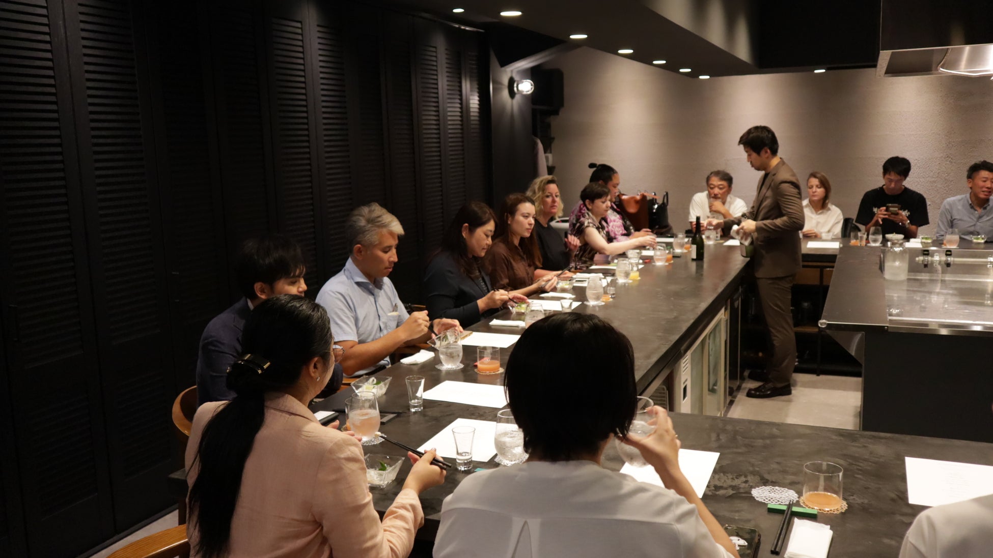 【ヒルトン成田】クリスマスはホテルで華やかに賑やかなビュッフェと優雅なコース料理をご用意