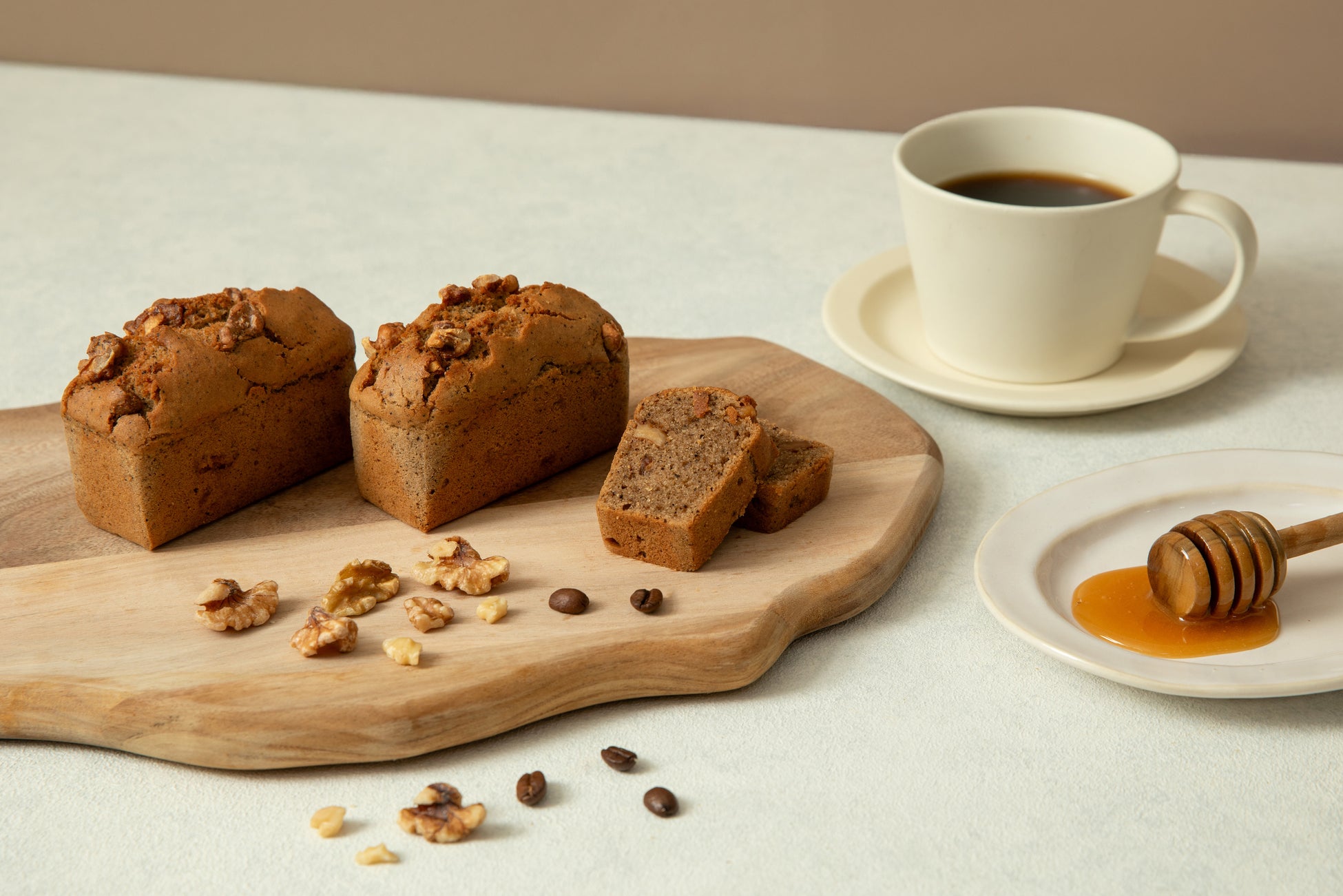 【クリスマスケーキ予約開始】国産の苺をふんだんに飾り付けた直径約30cmのケーキをはじめ、クッキーやフルーツがこぼれ落ちるガトーショコラなど心躍る瞬間をお届けする2025年のクリスマスケーキを新発売!