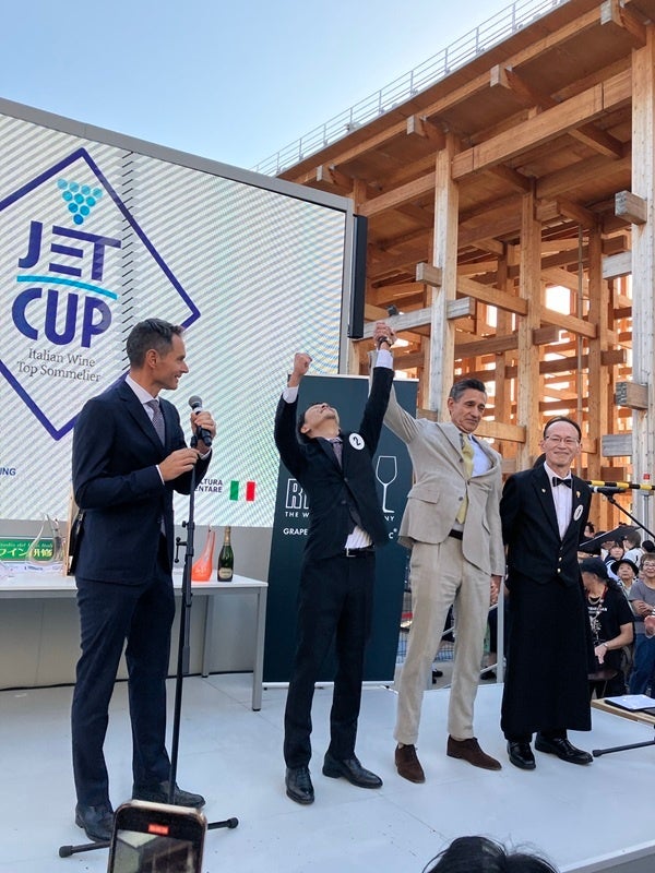 多彩な味わいの新作クリスマスケーキも登場！店舗、オンラインショップともに５種類*が勢揃い！ ご予約限定・数量限定のスペシャルケーキも店舗限定で発売