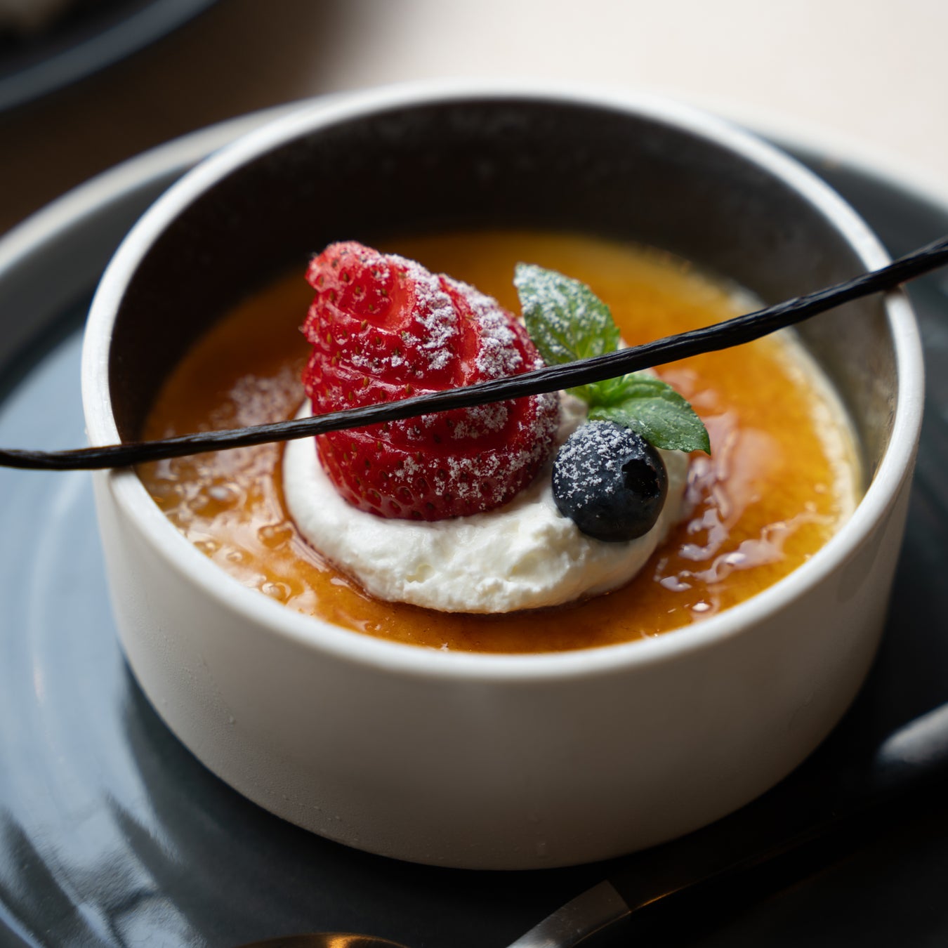 【JR東海リテイリング・プラス限定!鉄道の日企画】「チーかまゴールド」にOJICOデザインの限定パッケージ登場