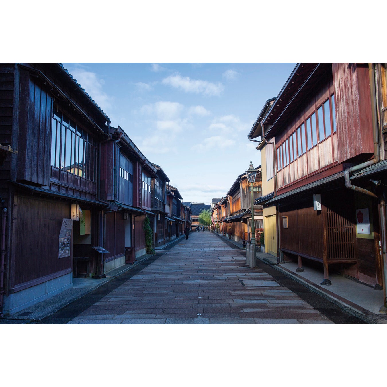 【苺×ラ・フランス】山形県産のラ・フランスと苺を楽しめる『苺とラ・フランスのショートケーキ』や『苺とラ・フランスのタルト』など初冬を彩る新作スイーツが新登場！ムースやシブーストなど全5品を限定発売！