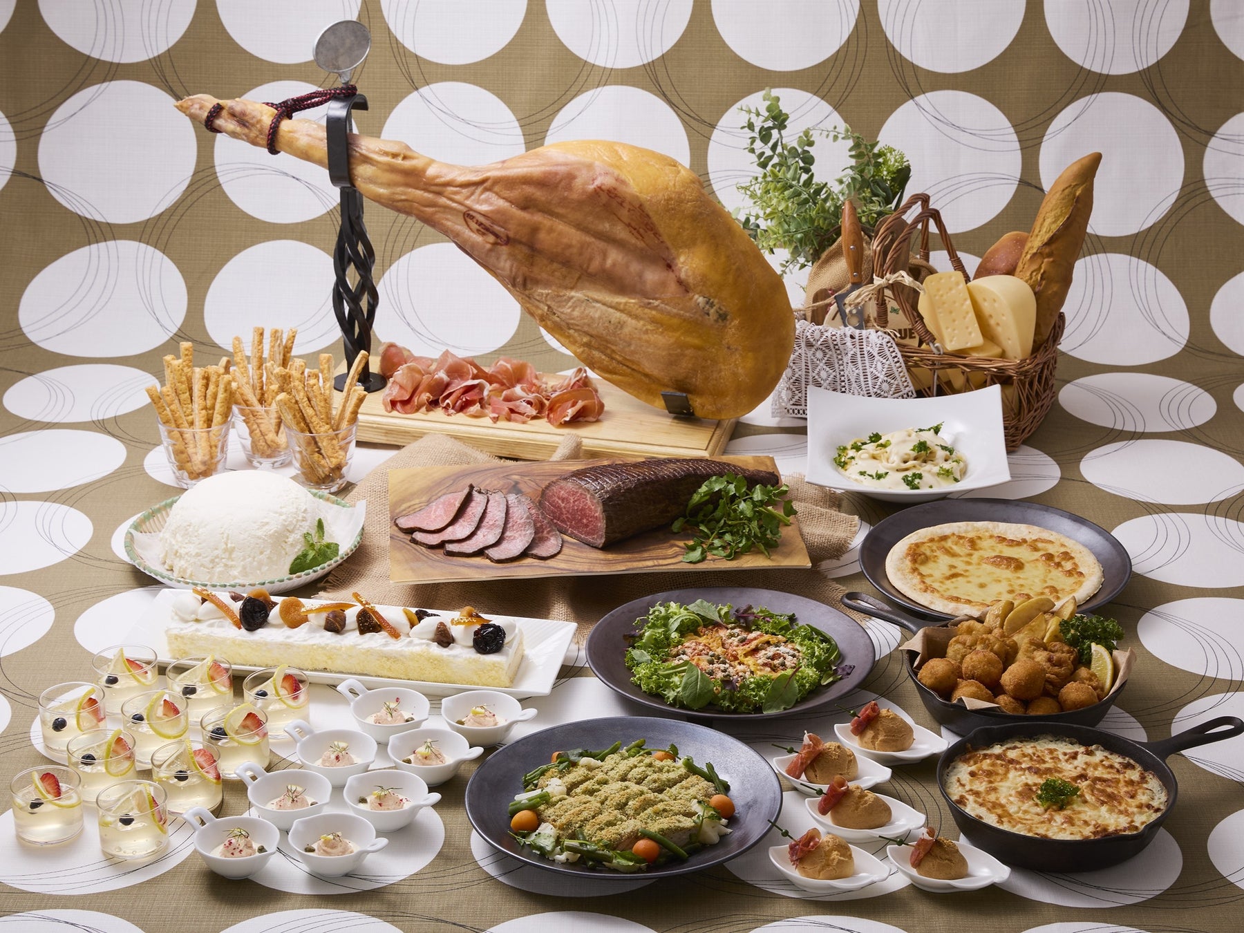 【シェラトン都ホテル大阪】“白”を基調に「雪の世界」を表現したスイーツなどが楽しめる「クリスマススイーツフェア ～雪の女王～」開催