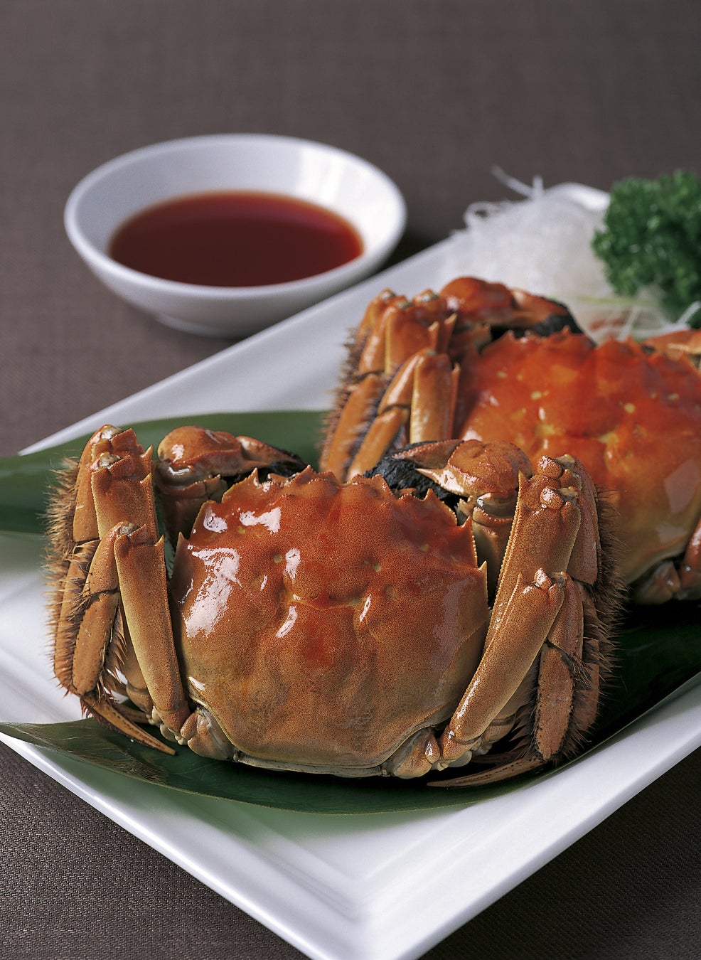 シェフ特製スイーツやセイボリーを詰め込んだ特別なホリデーギフトボックス至高のプレステージシャンパーニュ“クリスタル”など3種から選べるシャンパン付6セット限定「プレミアム クリスマス ハンパー」新登場