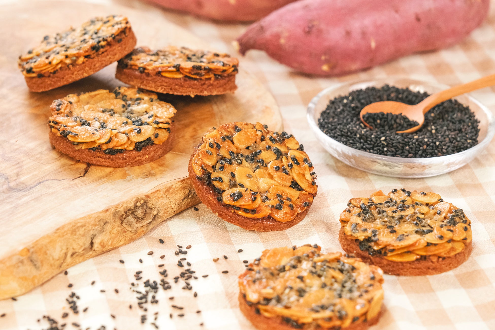 セブンプレミアムの有名店ラーメンシリーズ25周年記念!「一風堂 白丸元味」「一風堂メシ 赤丸新味」を10月7日(火)より全国で数量限定発売!