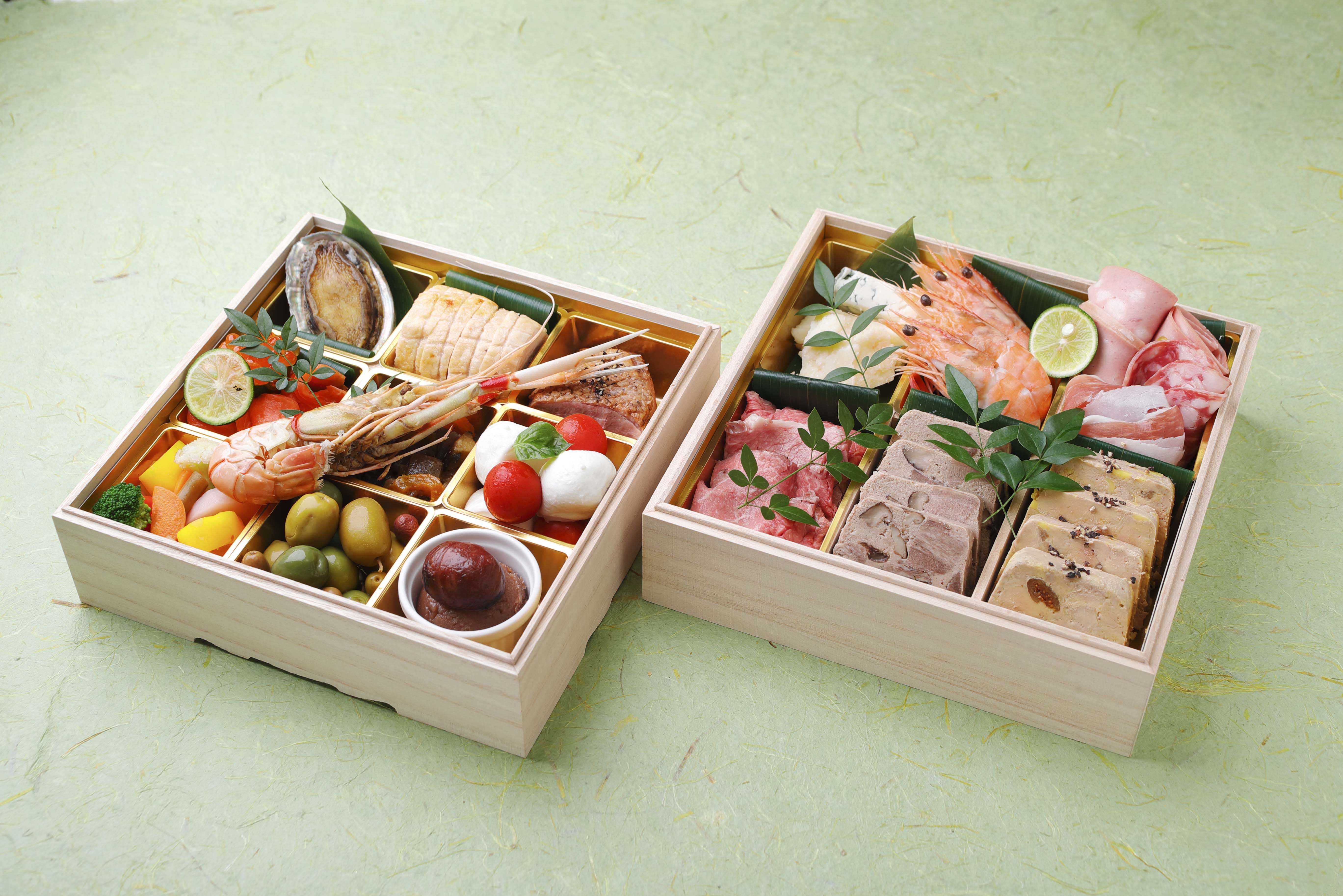 サンタやスノーマン・トナカイ・ツリーなどクリスマスモチーフを取り入れたホリデースイーツ『ハピネスクリスマス アフタヌーンティー』