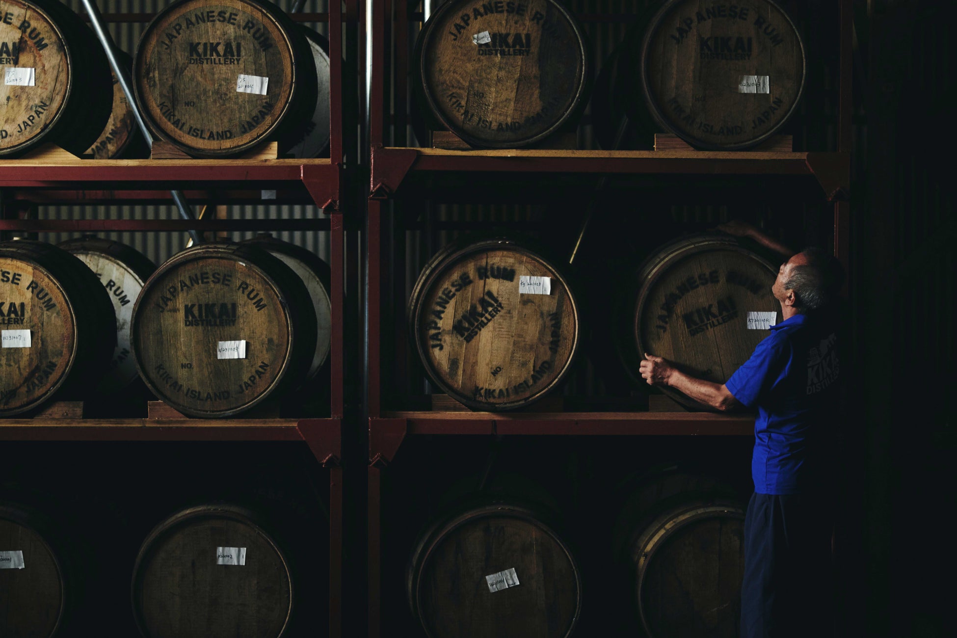 沖縄をテーマにした〈辰巳蒸留所〉のクラフトジン「琉 GIN」 & 陶芸家〈今村能章〉氏の蒸留酒を嗜むための器「S-presso Cup」 スペシャルアソートを数量限定発売