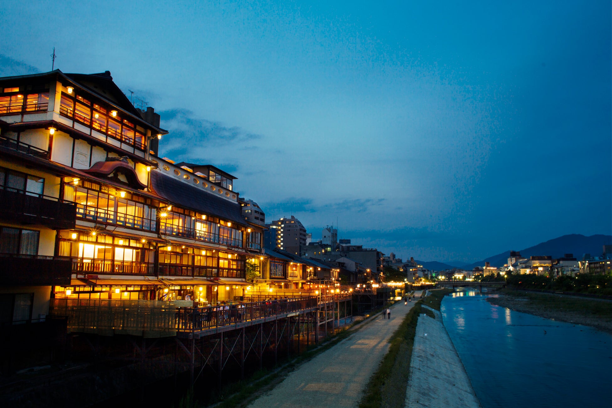 日本初の“幻のメロン食べ比べ通販”に群馬県昭和村で唯一のメロン農家が挑戦。俳優・なべ おさみさんも絶賛