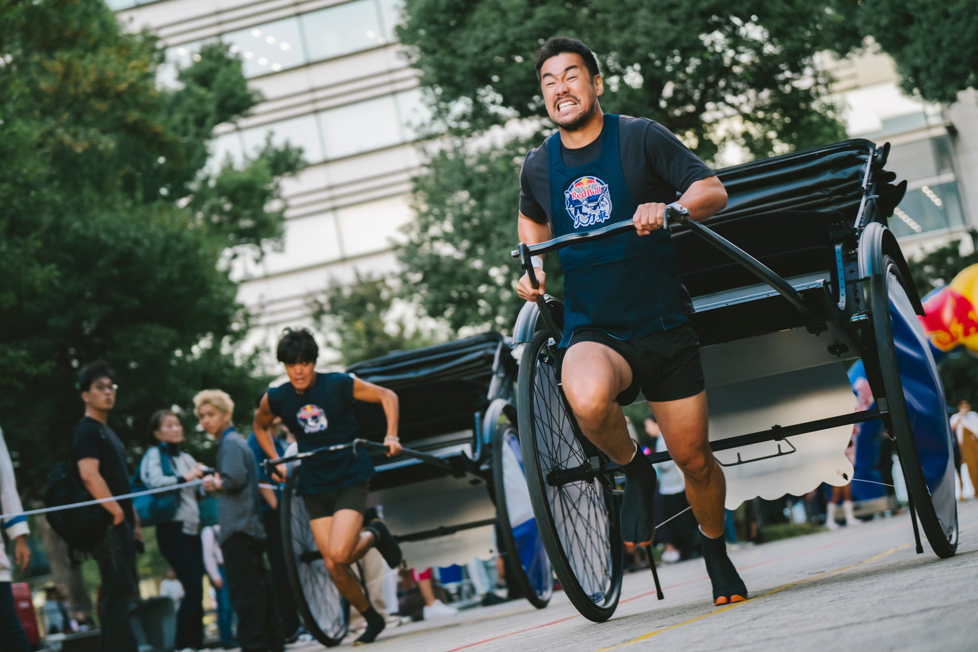 ドン ペリニヨン、村上隆との新たなクリエイションの幕明けを祝うイベントを東京で開催 時を超えたビジョンの融合となる限定エディションをお披露目