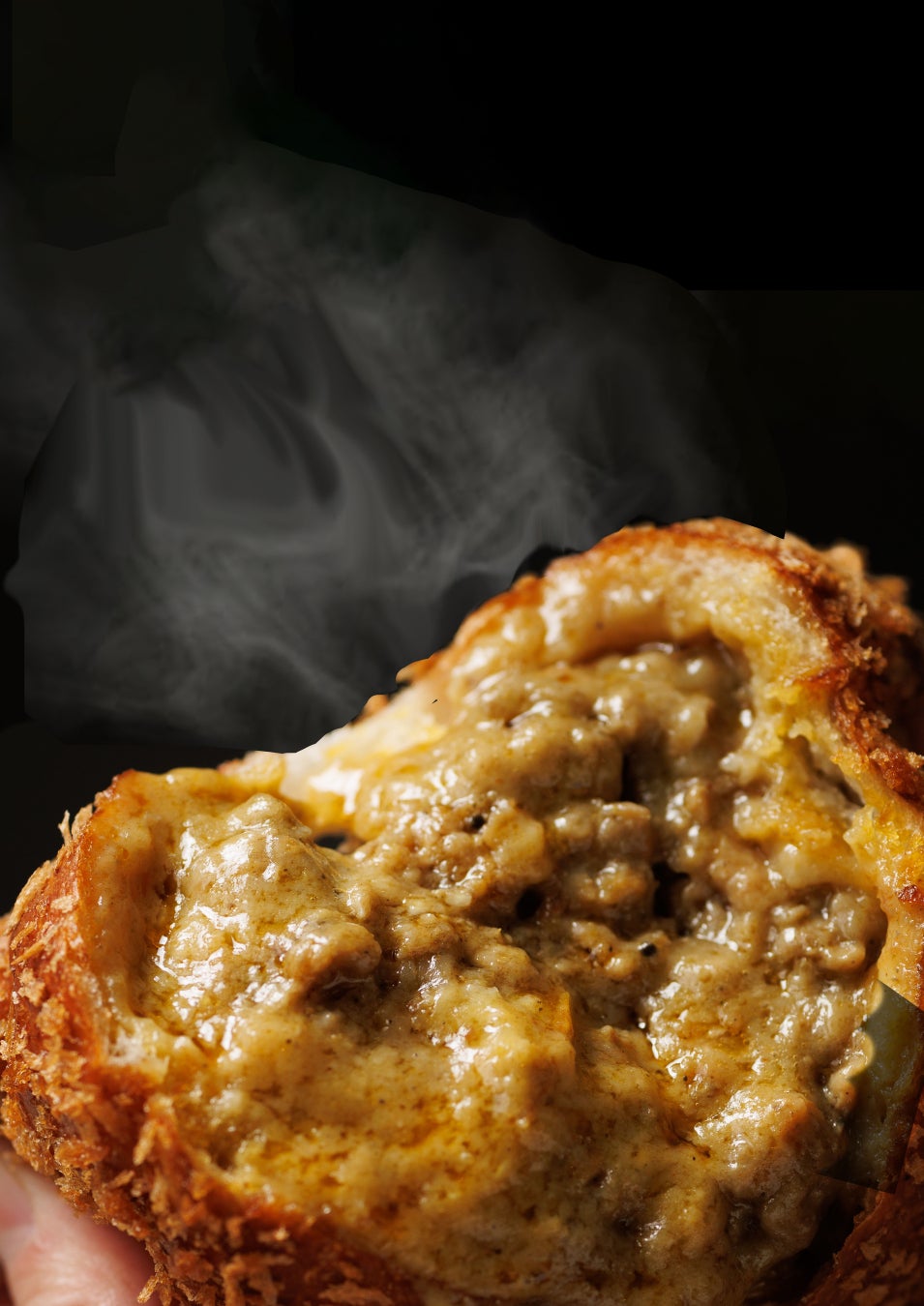 ASTRA FOOD PLANのアップサイクルパウダー「タマネギぐるりこ」がGOOD NEWS「コナとスパイス」のカレーパンに採用