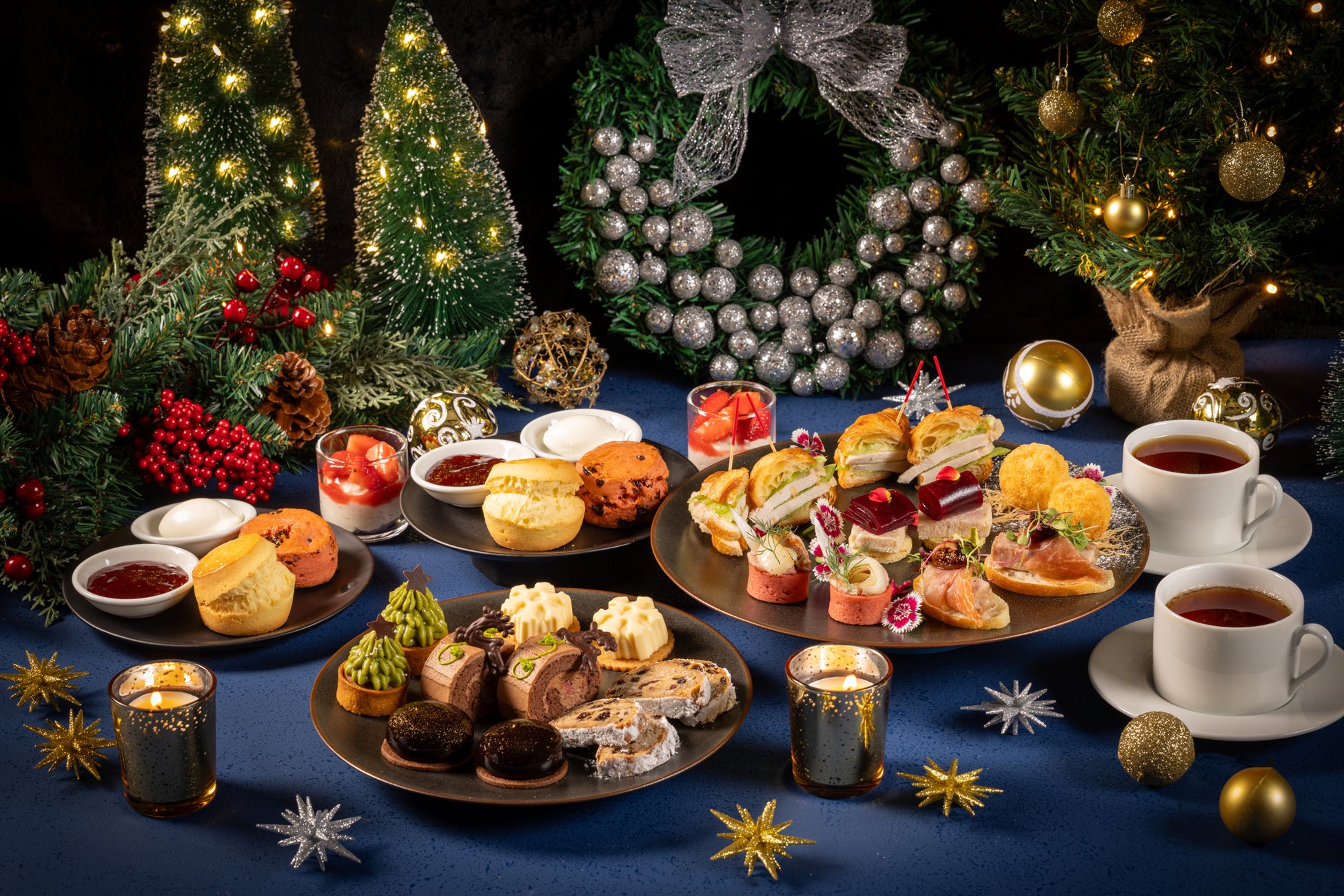 【冬の楽しみ 深紅のベリーに心躍るクリスマスアフタヌーンティー】ザ ロイヤルパークホテル アイコニック 東京汐留