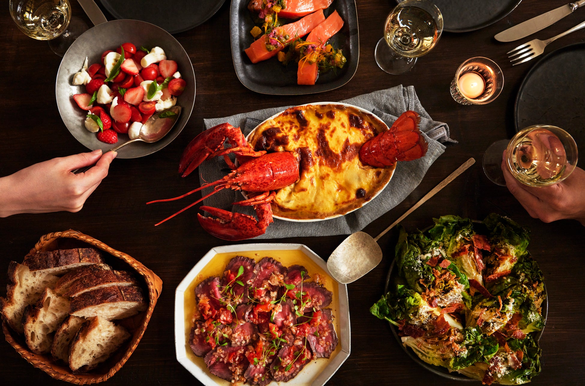 【DEAN & DELUCA】年に一度のホリデーを華やかに。新作クリスマスケーキとホリデーの食卓を彩る特別なメインディッシュ11月7日（金）より予約開始