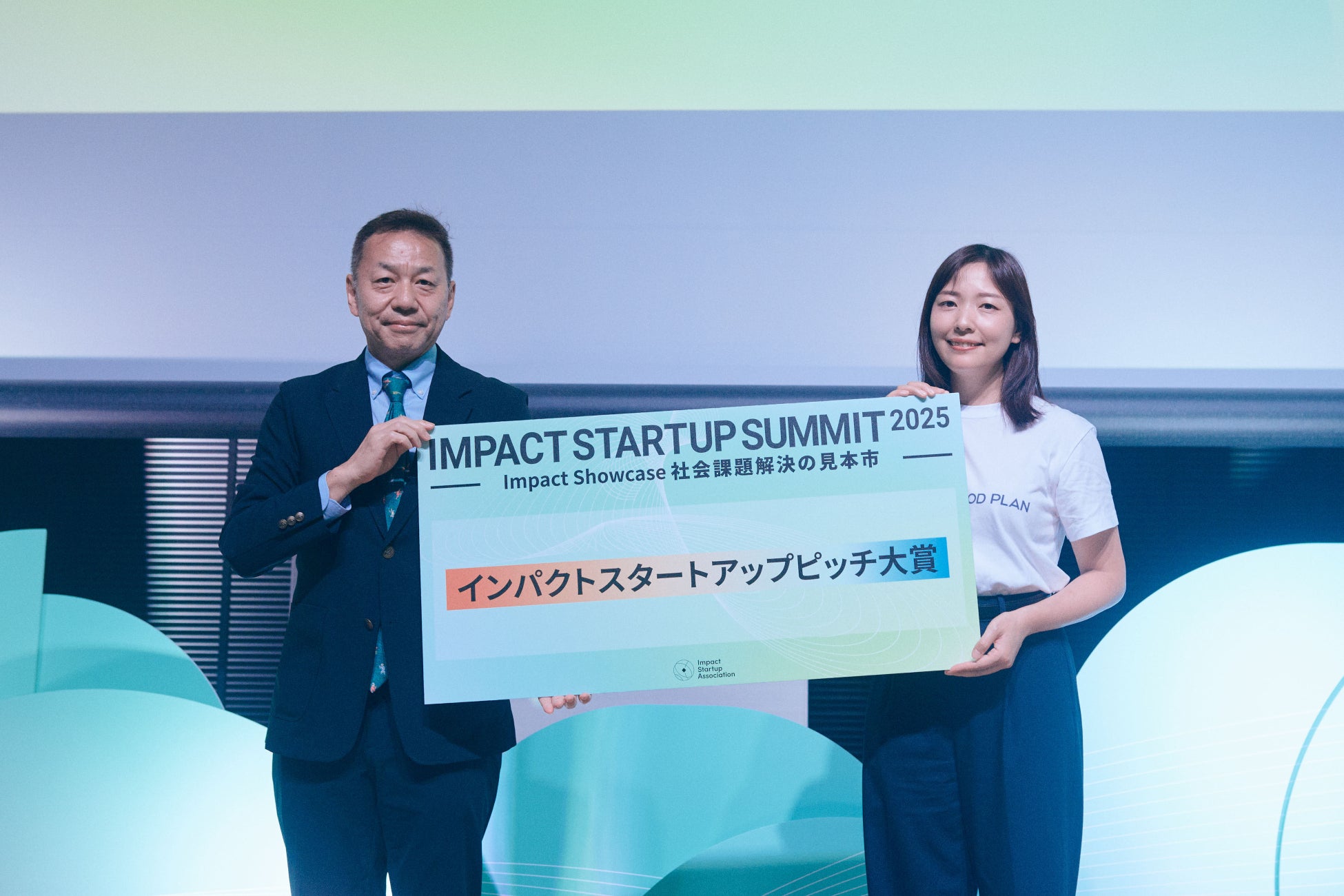 好評の「濃い」シリーズに「白桃」が登場！ 果汁も果肉もガツン、と楽しめる♪ 「ガツン、と濃い白桃」 2025年10月21日（火）より全国発売