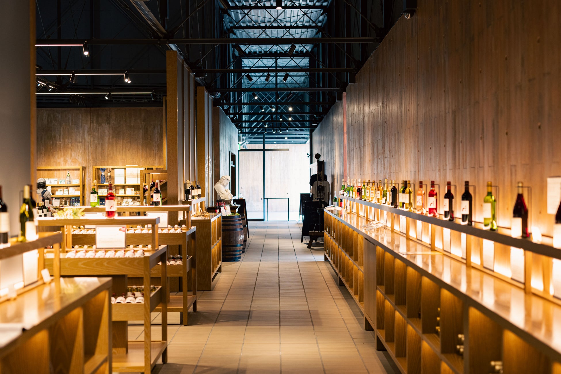 富士山の御神酒を奉納する創業360年の山梨の酒蔵「笹一酒造」より、日本酒「笹一 旅の駅 kawaguchiko base Edition」を「笹一酒造　富士河口湖　旅の駅店」にて限定発売