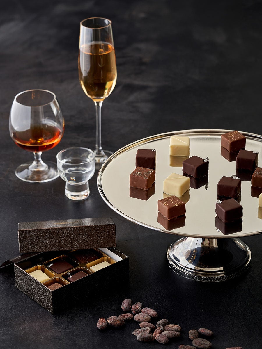 【ロイズ】淡雪のように軽やかな生クリームをたっぷりと。“初雪”をイメージした新作パンをベーカリー併設の8店舗限定で発売。